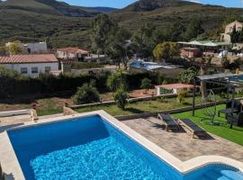 Chalet con piscina, barbacoa y jacuzzi en Valencia, casa o chalet en Turís