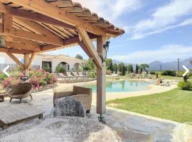 VILLA BALAGNE luxueuse avec piscine, hôtel à Calenzana