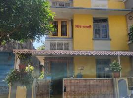 Shiv-Shakti Homestay, habitació en una casa particular a Kolhapur