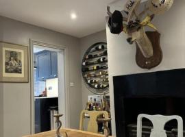 Remarkable 3-Bed House in the centre of Guildford, casa vacanze a Guildford