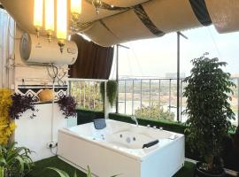 RIVERSTAY rooftop patio, готель у місті Пуне