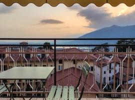 Mamma Ciccia - Amoro apt with beautiful terrace, Hotel in Galbiate
