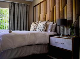 Serene Guest Manor, hotel cerca de Centro comercial Fourways Mall, Johannesburgo