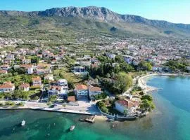 Luxury Villa Lux with Heated Pool