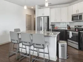 Landing Modern Apartment with Amazing Amenities (ID1400X584)