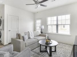 Landing Modern Apartment with Amazing Amenities (ID1797X59), pet-friendly hotel sa Fort Worth