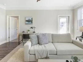 Landing Modern Apartment with Amazing Amenities (ID1000X405)