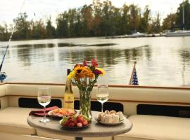 Charming Yacht on Catskill Creek: Catskill şehrinde bir aile oteli