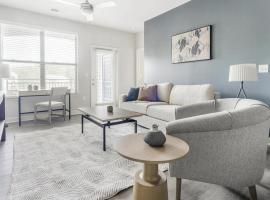 Landing Modern Apartment with Amazing Amenities (ID1210X718), pet-friendly hotel sa Wake Forest