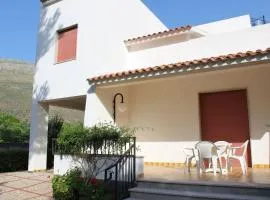 4 bedrooms villa with wifi at Castelluzzo 1 km away from the beach