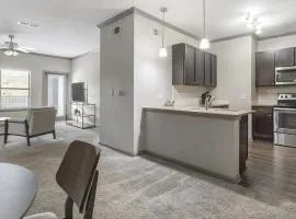 Landing Modern Apartment with Amazing Amenities (ID7763X41)