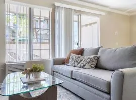 Landing Modern Apartment with Amazing Amenities (ID8322X41)