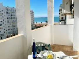 GATU DULCE junto playa, terraza, aire acc, parking, piscina , " Preferente mayores de 21 años y familias "