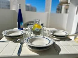 GATU DULCE junto playa, terraza, aire acc, parking, piscina , " Preferente mayores de 21 años y familias "