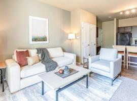 Landing Modern Apartment with Amazing Amenities (ID3506X47), hotel in Lafayette