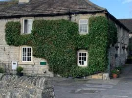 Superbly appointed 300 year old stone cottage