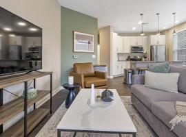 Landing Modern Apartment with Amazing Amenities (ID8082X78), hotel din Chapel Hill