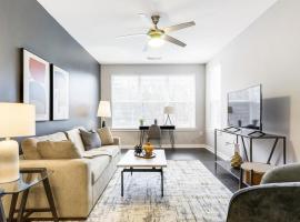 Landing Modern Apartment with Amazing Amenities (ID8112X15), hotel din Chapel Hill