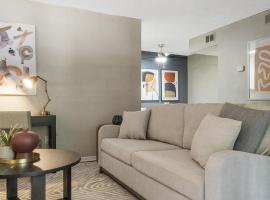 Landing Modern Apartment with Amazing Amenities (ID9191X62), hotel v destinácii Marietta