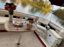 Private Yacht on Catskill Creek, hotel v destinaci Catskill