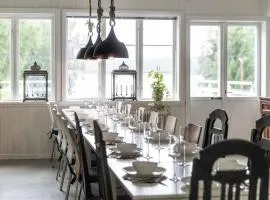 Historic lakeside villa, up to 20 guests - ski, boat
