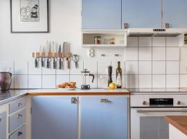 Retro Retreat with Modern Comforts, apartman Stockholmban
