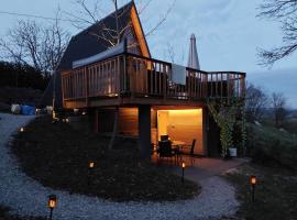 Glamping Holiday House with hot tub and sauna- Hisa oddiha, hotel u Smarjeskim Toplicama