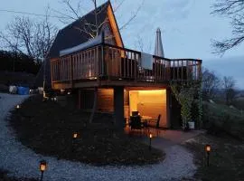 Glamping Holiday House with hot tub and sauna- Hisa oddiha