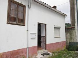 One bedroom house with terrace and wifi at Miranda do Corvo: Vale de Colmeias'ta bir tatil evi