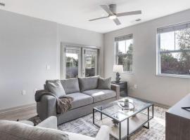 Landing Modern Apartment with Amazing Amenities (ID1170X581), hotel i Brownsburg