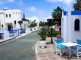 Azzurro Holiday Villas, hotell i Pegeia