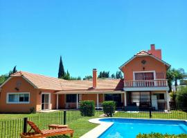 CASA BARRIO CERRADO EN LUJAN LA CONCEPCION, Hotel mit Parkplatz in Luján