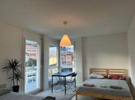 SHINE Apartment View Lugano Paradise Parking Free، فندق في باراديزو