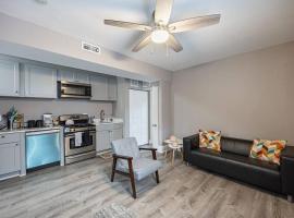 NEW Updated 2BR Apartment in DC, apartment in Washington, D.C.