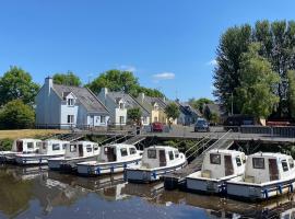 Leitrim Quay - Riverside Cottage 2, hotell i Leitrim