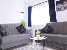 Stunning 3 bedrooms flat at Orchard House, apartman Harlow-ban