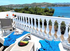 Dea Del Mare complex in front of the sea., hotel in Sounio