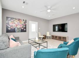 Rodeo Ready!!!! Modern 3 bedroom home, hotel in Houston