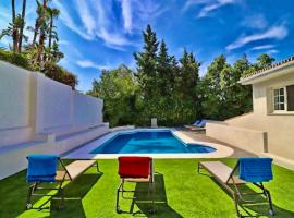 5 bedrooms chalet with shared pool and wifi at Marbella, casa de muntanya a Marbella