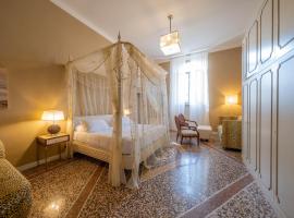 Lungarno Buozzi 7 Apartments, hotell i Pisa