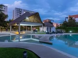 Exclusive building 6 people 3 cable televisions 3 swimming pools balcony,