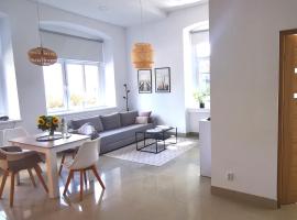 Komfortowy apartament lux parter w okolicy jeziora i Gór Sowich, apartamento em Bielawa
