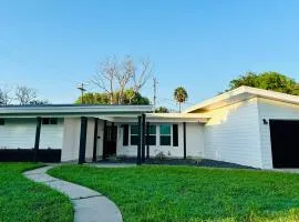 Ocean drive gem minutes from beach