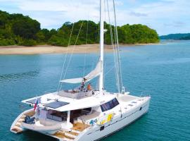 "Marea" Sunreef 62 Catamaran with Crew all inclusive, rumah bot di Isla Wichitupo Grande