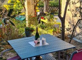 Studio de charme + terrasse : Verdon, lac, plages, hotel en Claviers