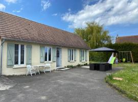 Maison de 2 chambres avec terrasse et wifi a Cabourg、カブールの別荘