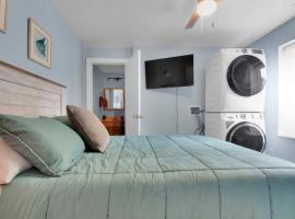 Modern 4BR House in Bloomington, hotel in Bloomington