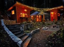 Magical Yurt in the woods - 2 miles from town, luxury tent in Nevada City