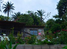 One bedroom chalet with terrace and wifi at Hermigua 3 km away from the beach, cabin sa Hermigua