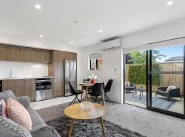 Luxury Style Free Street Parking CBD Location